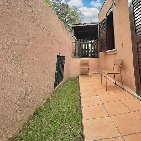 8 Arbousiers 16 Βίλα